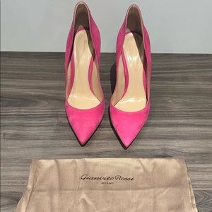 Gianvito Rossi - NEVER WORN Fuchsia Pink Pointed Toe Suede Pumps